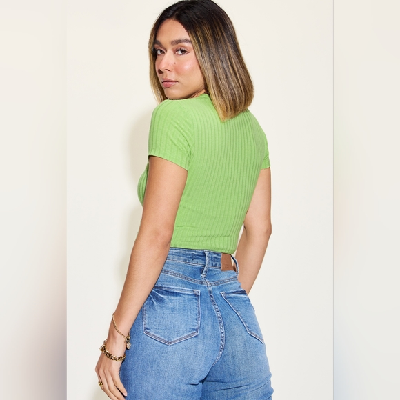 Basic Bae Full Size Ribbed Round Neck Short Sleeve T-Shirt - Picture 2 of 3